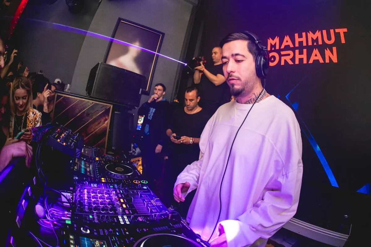 Mahmut Orhan DJing